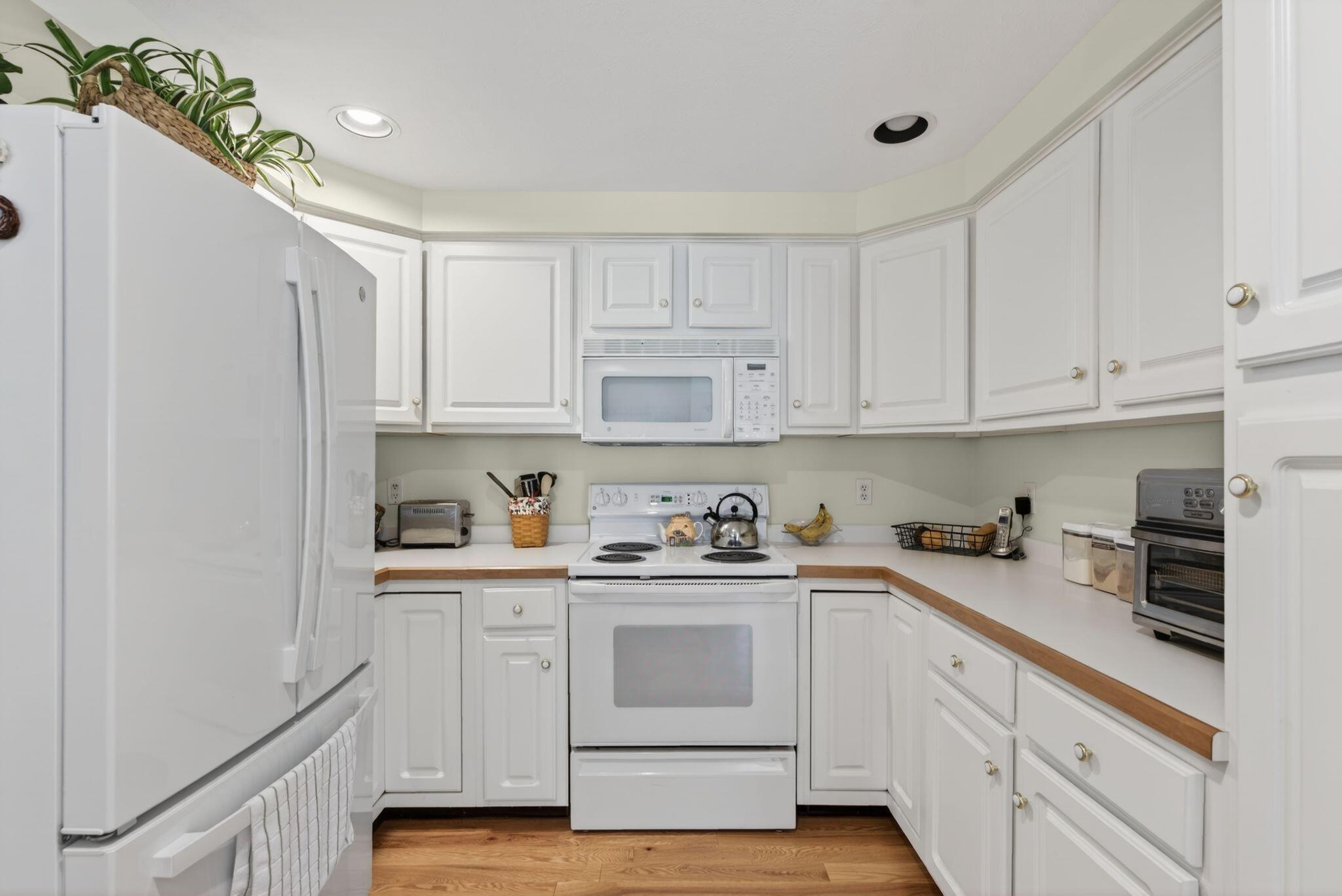 22 Greenwich Way, Unit 40 Kennebunk, ME 04043 - Photo 12 of 26 22 Greenwich