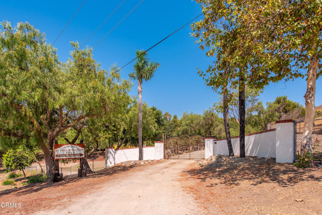 8450 Waters Road Moorpark, CA 93021 - Photo 3 of 38