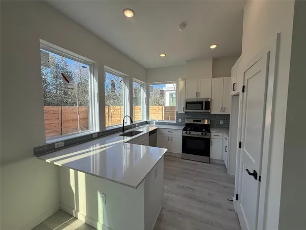 $2,500 | 2000 Riverside Farms Road, Unit 17102, Austin, TX 78741