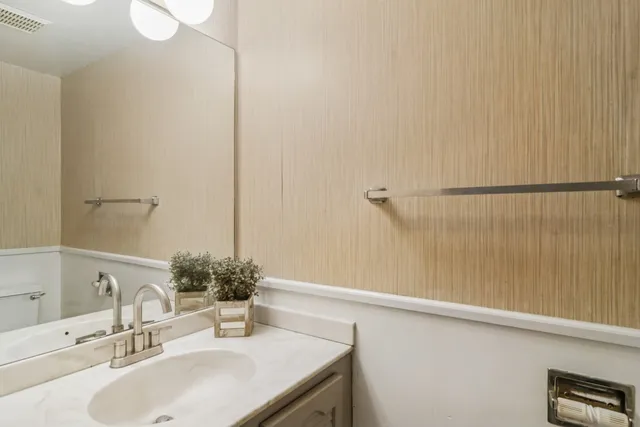 $2,400 | 452 Harrison Court, Vernon Hills, IL 60061