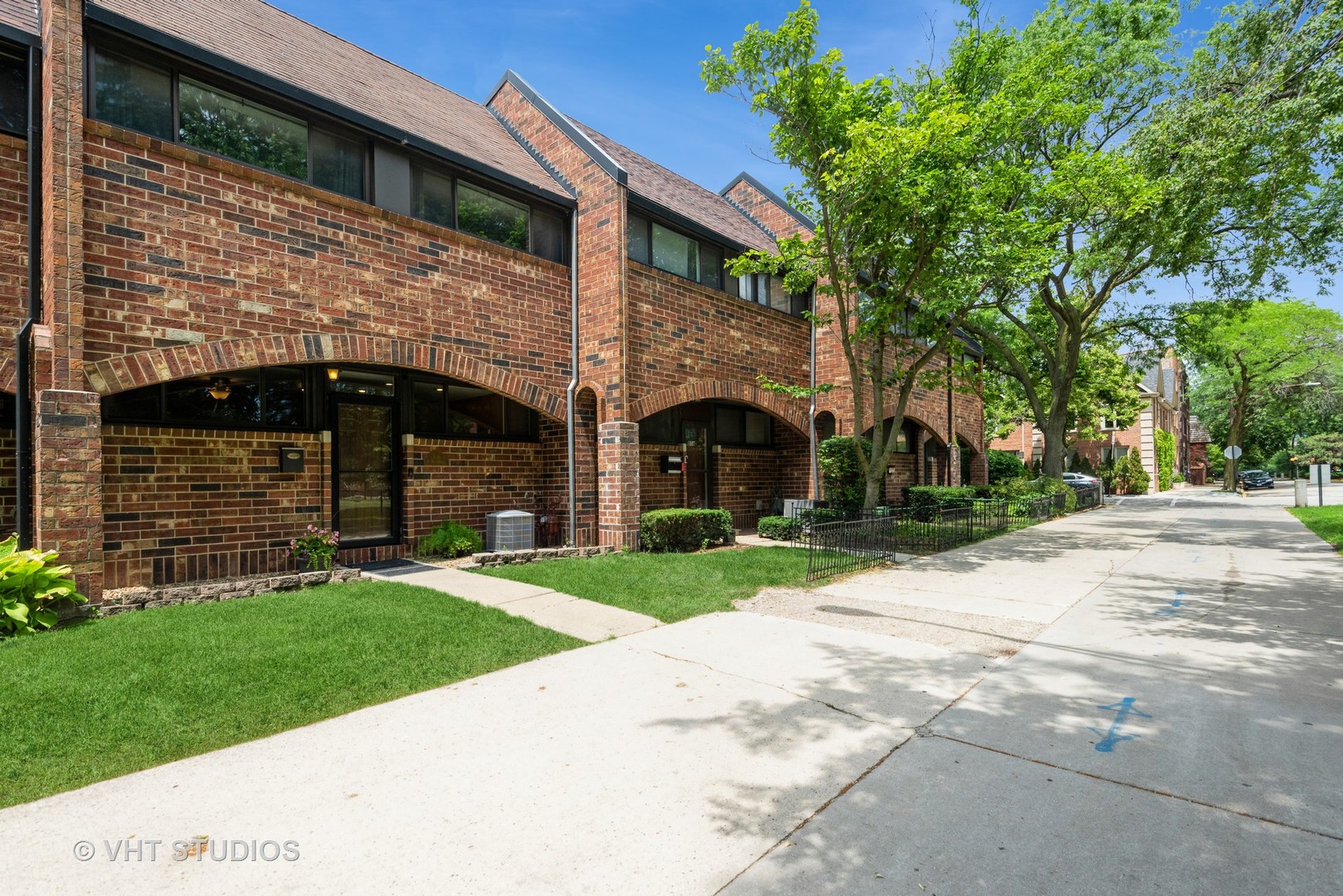 806 South May Street Chicago, IL 60607 - Photo 1 of 25 Gallery Image 1