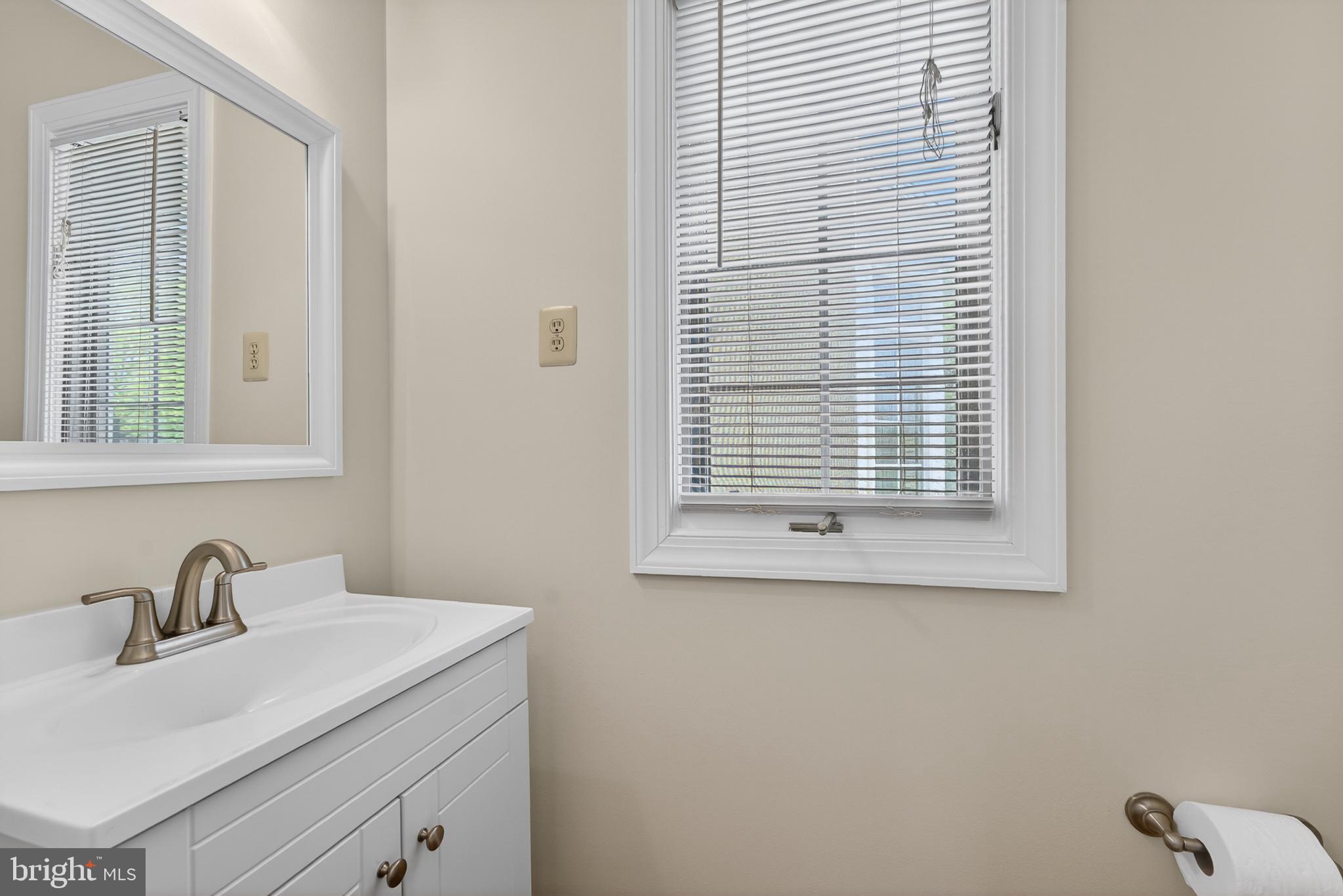 6 Landon Way Exton, PA 19341 - Photo 16 of 43 Powder room