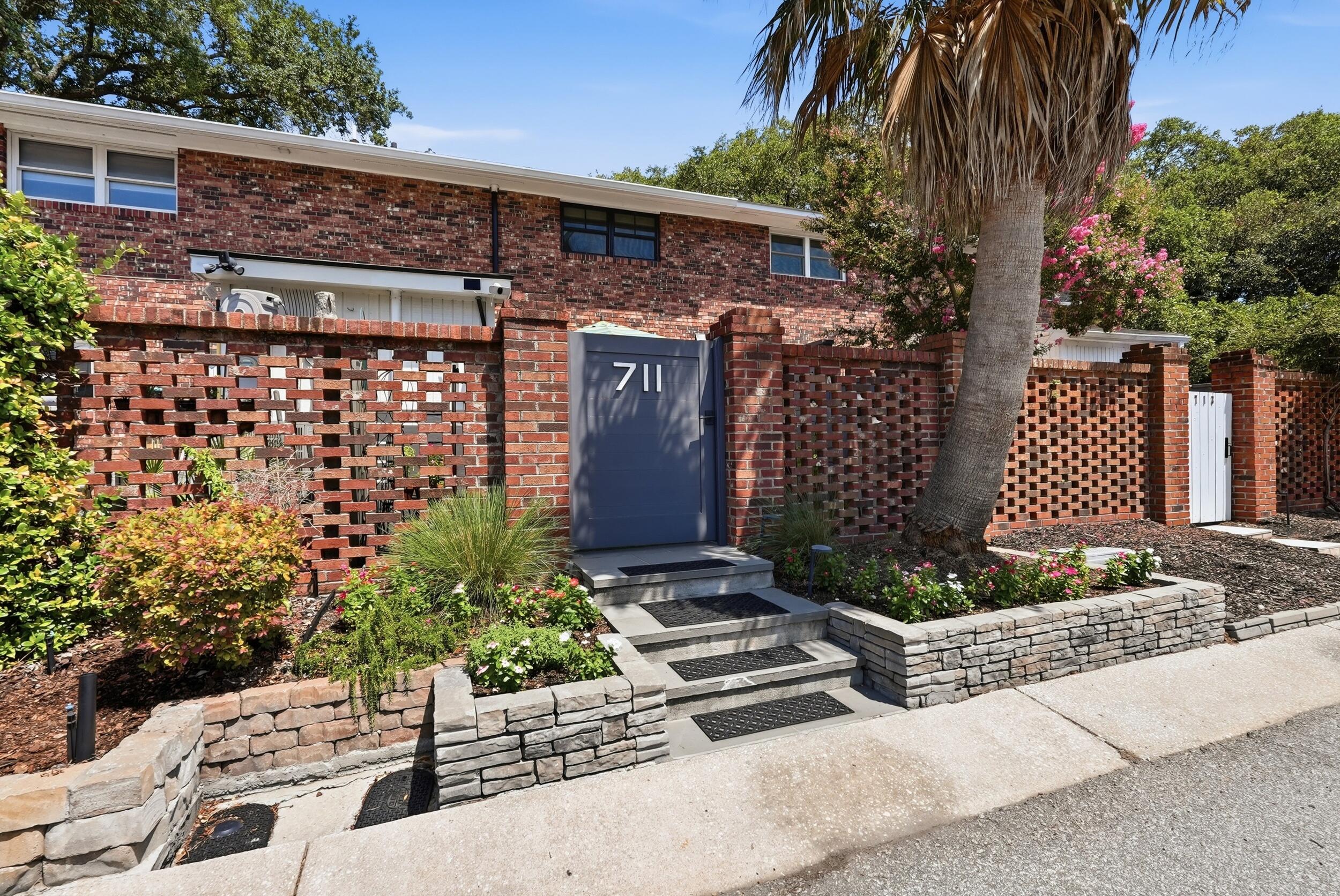 711 Center Street Mount Pleasant, SC 29464 - Photo 2 of 22 3_dsc06358