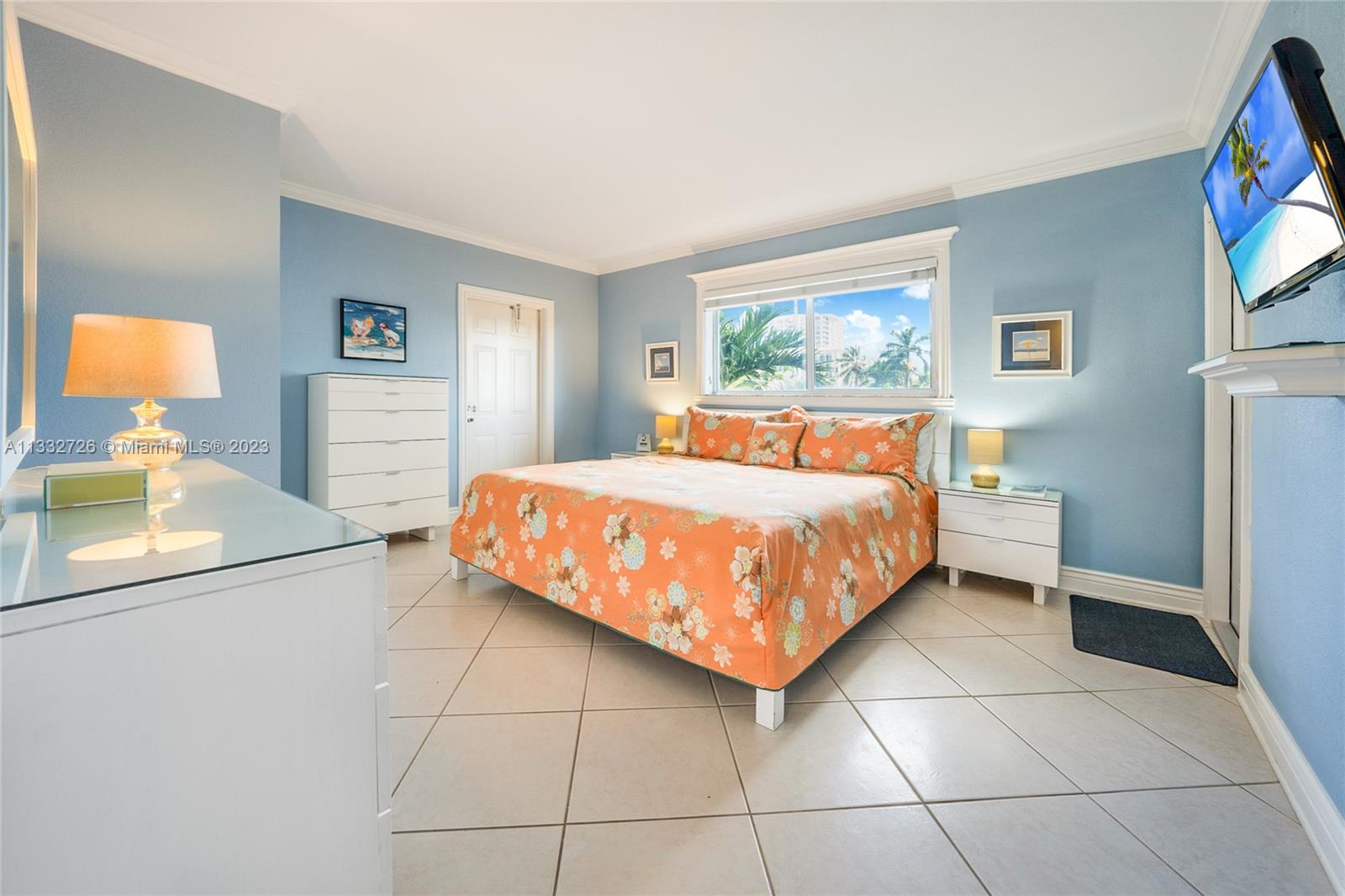 555 North Riverside Drive, Unit 15 Pompano Beach, FL 33062 - Photo 7 of 18 a bedroom with a bed and a painting on the wall
