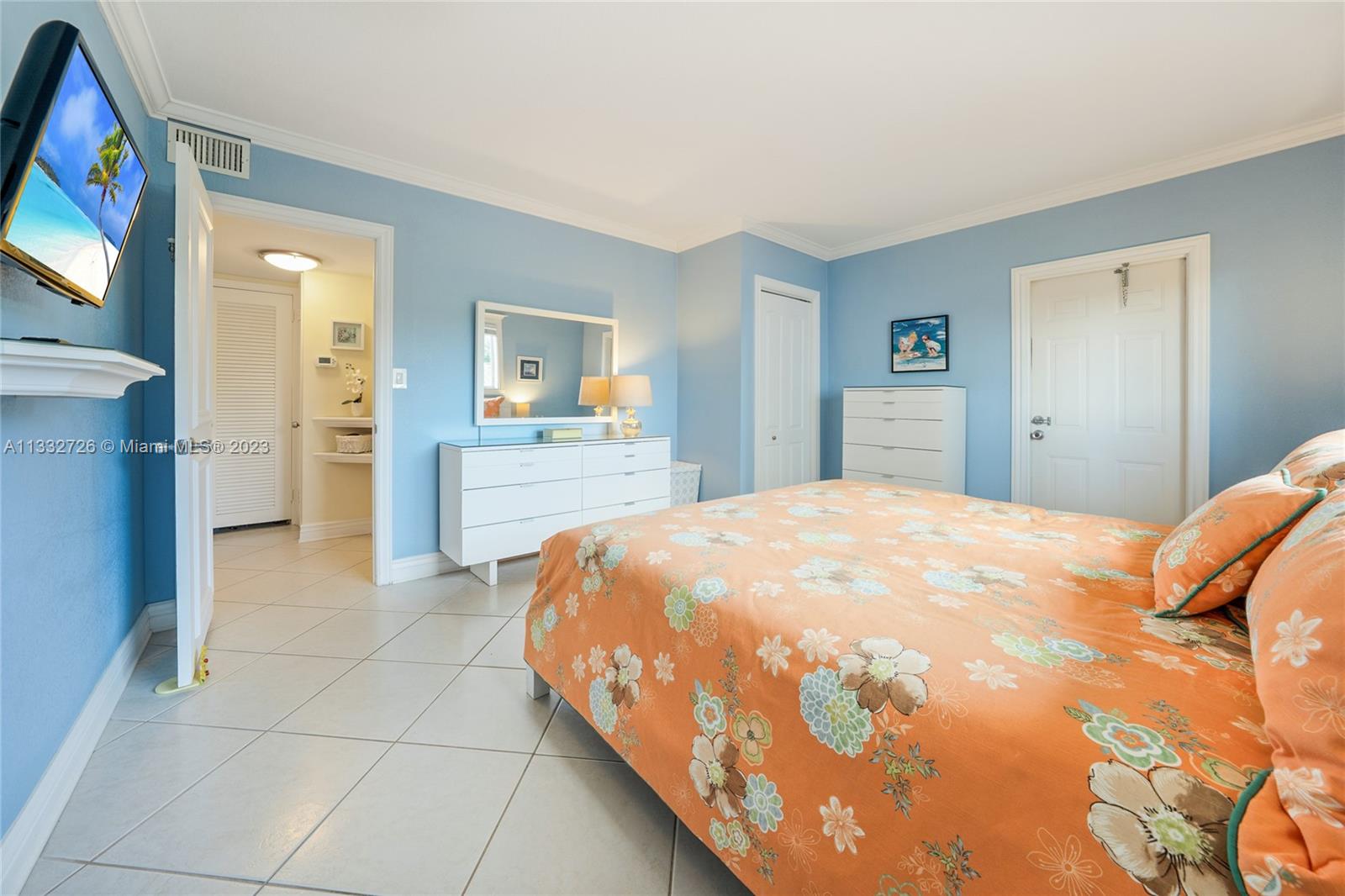 555 North Riverside Drive, Unit 15 Pompano Beach, FL 33062 - Photo 10 of 18 a bedroom with a bed and a painting on the wall