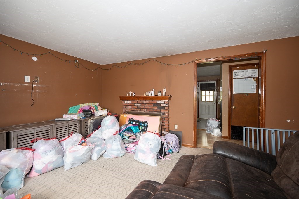 11 Plantation Road, Unit 11 Oxford, MA 01540 - Photo 4 of 29