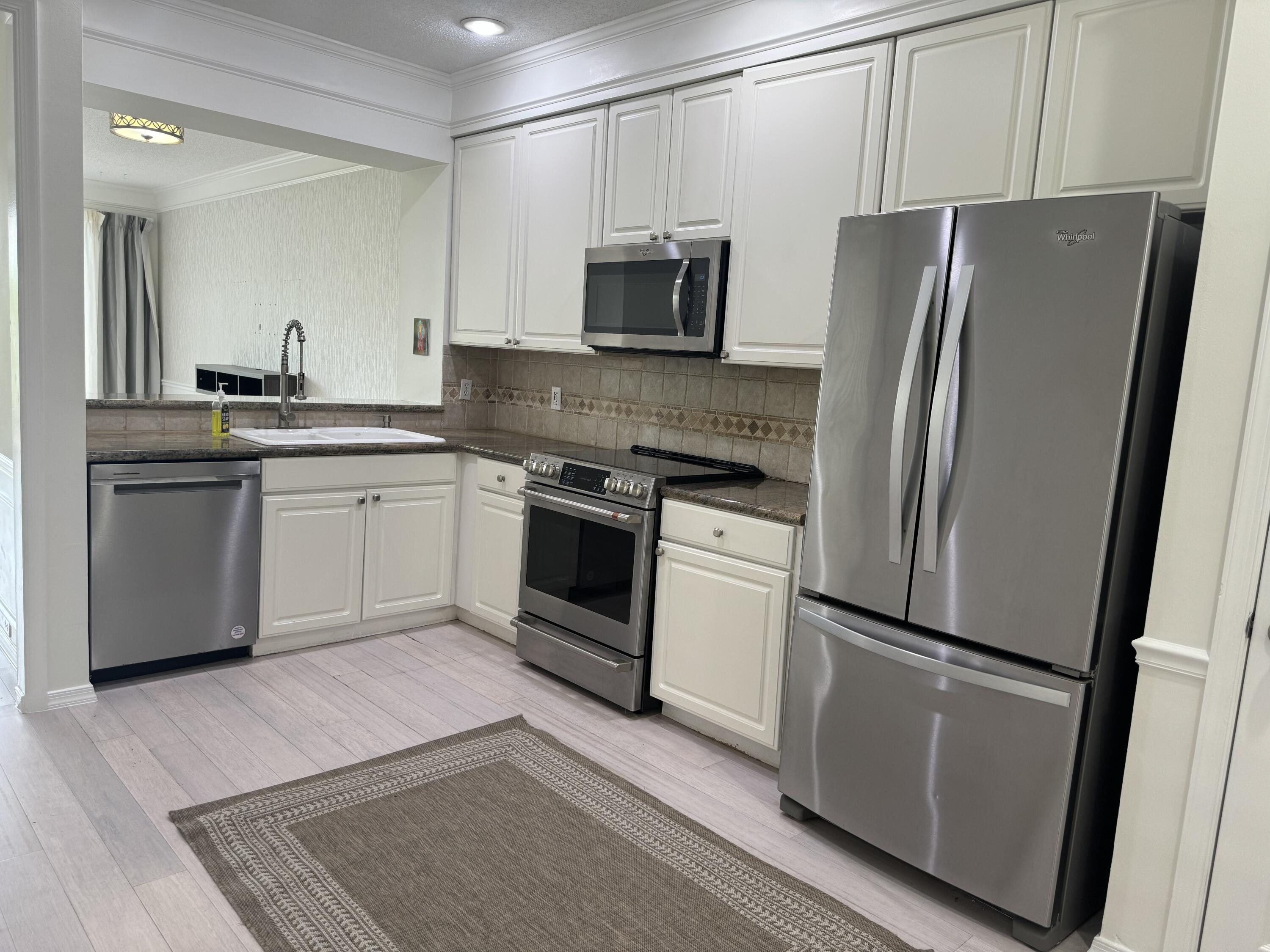 5411 Grand Park Place Boca Raton, FL 33486 - Photo 3 of 18 kitchen