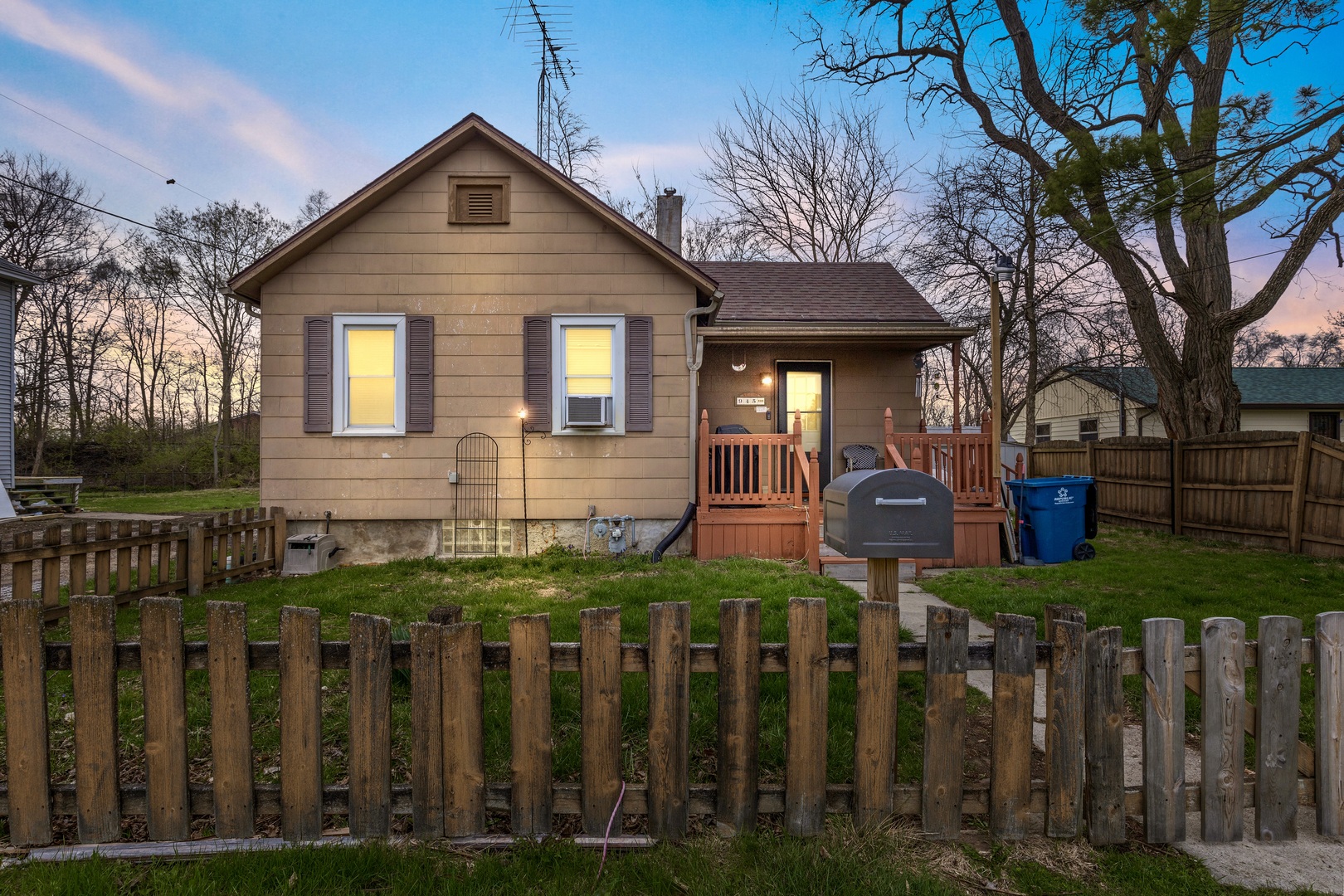 945 West Stone Street Kankakee, IL 60901 - Photo 2 of 28 a front view of house with yard and green space