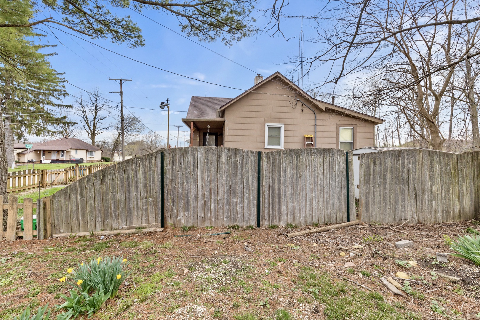 945 West Stone Street Kankakee, IL 60901 - Photo 21 of 28 a backyard of a house