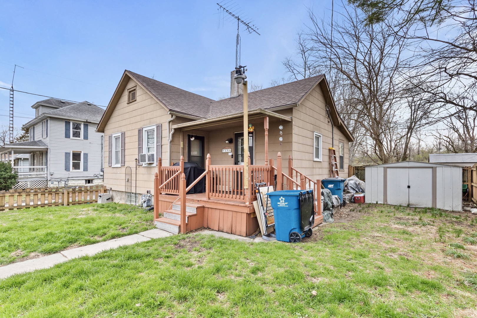 945 West Stone Street Kankakee, IL 60901 - Photo 3 of 28 a front view of a house with a yard
