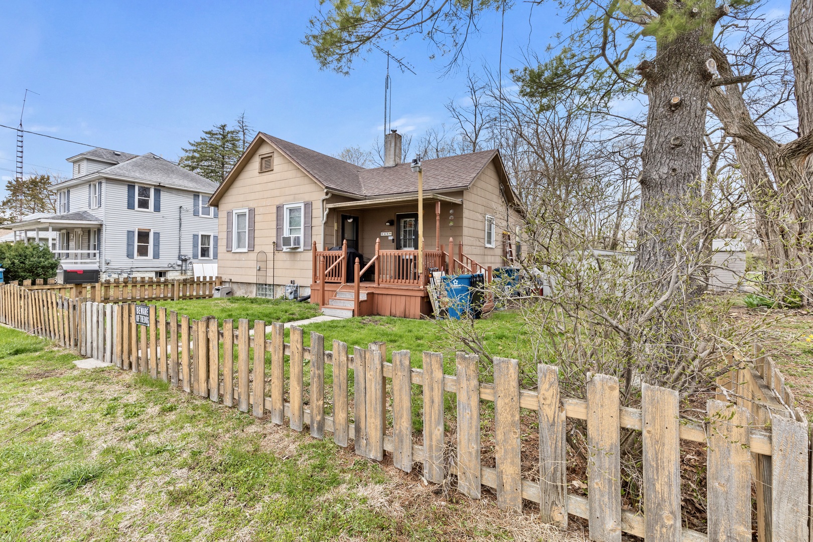 945 West Stone Street Kankakee, IL 60901 - Photo 4 of 28 a front view of a house with wooden fence