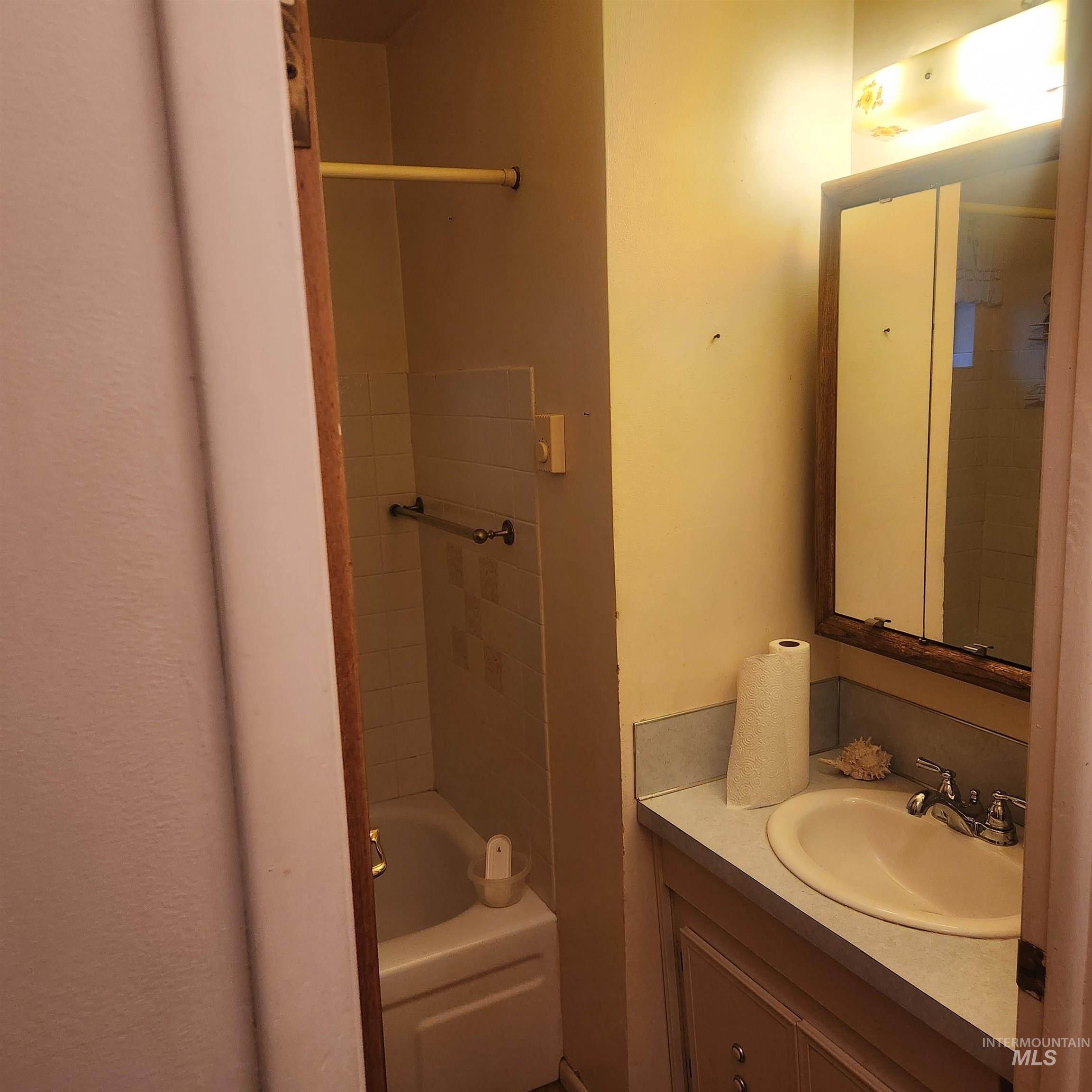 530 California Street Gooding, ID 83330 - Photo 16 of 30 Bathroom with vanity and bathing tub / shower combination
