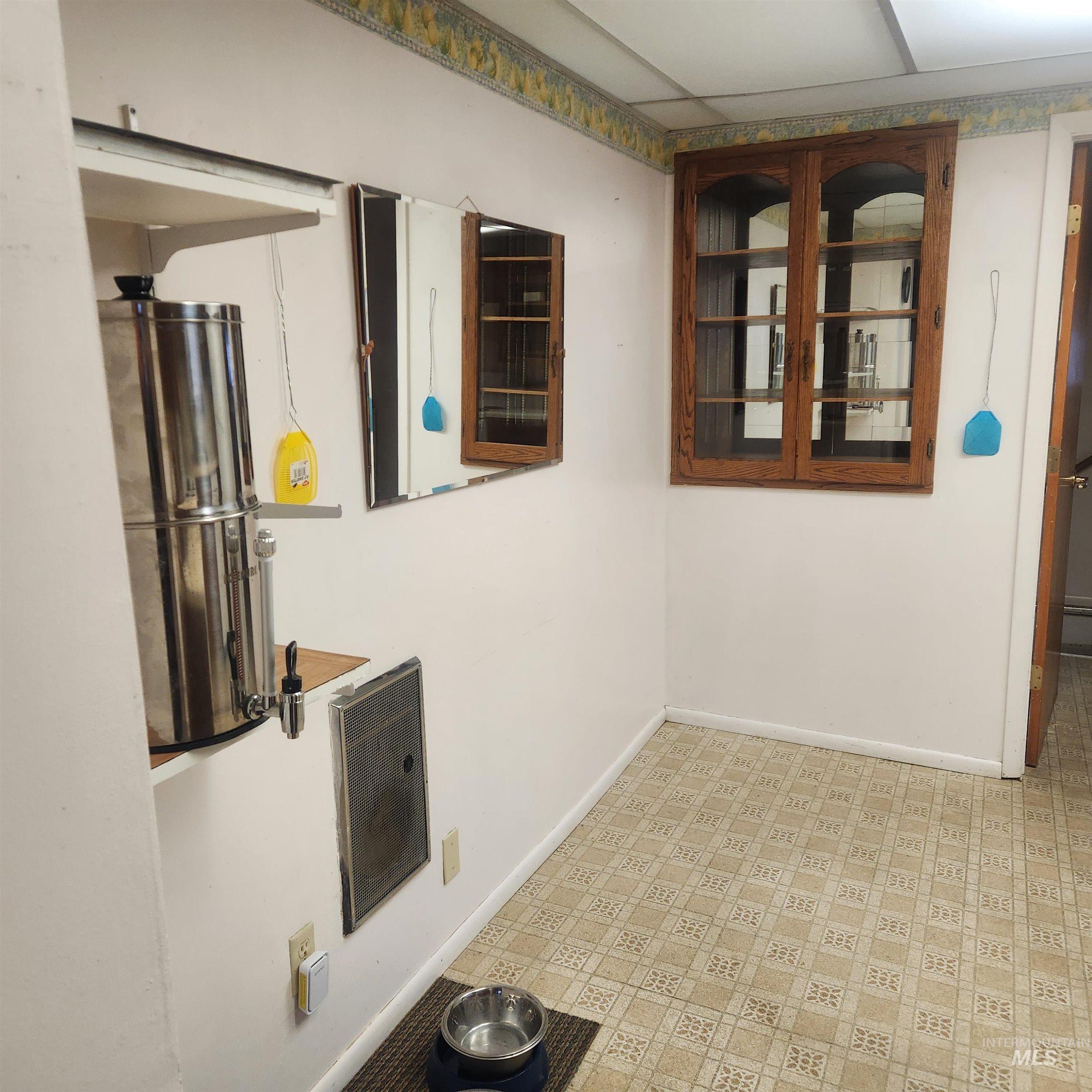 530 California Street Gooding, ID 83330 - Photo 5 of 30 Built-in display hutch.