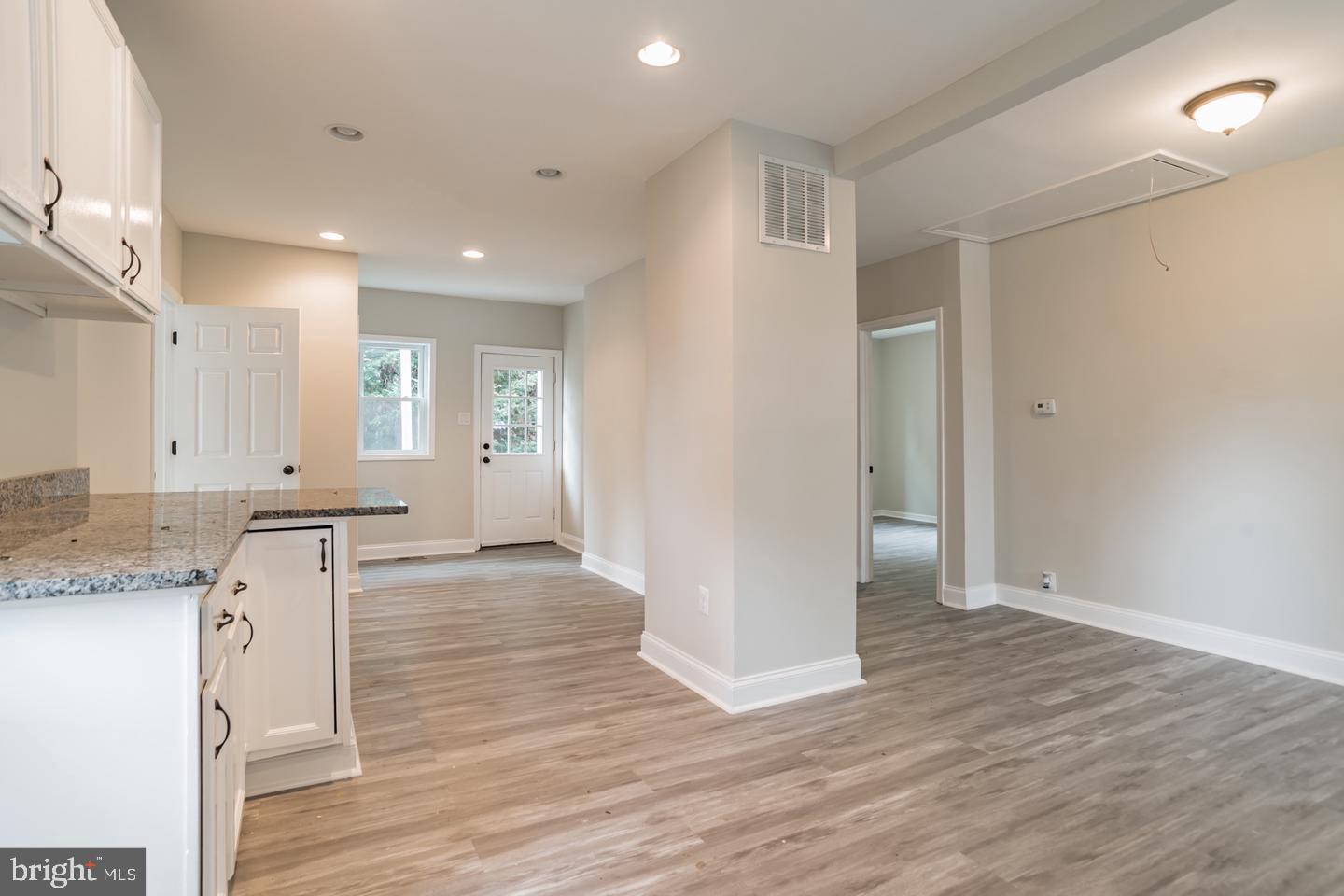 7702 West Shore Road Pasadena, MD 21122 - Photo 8 of 19 Gallery Image 8