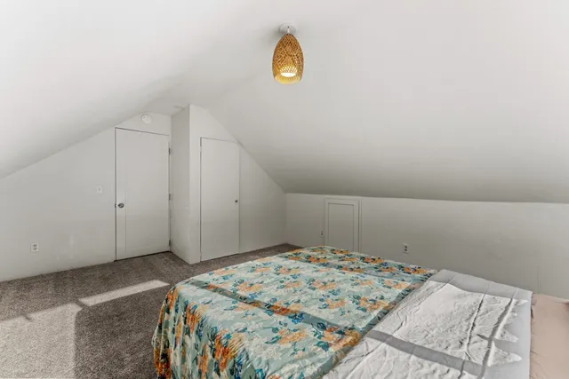 a view of a house with backyard and trees