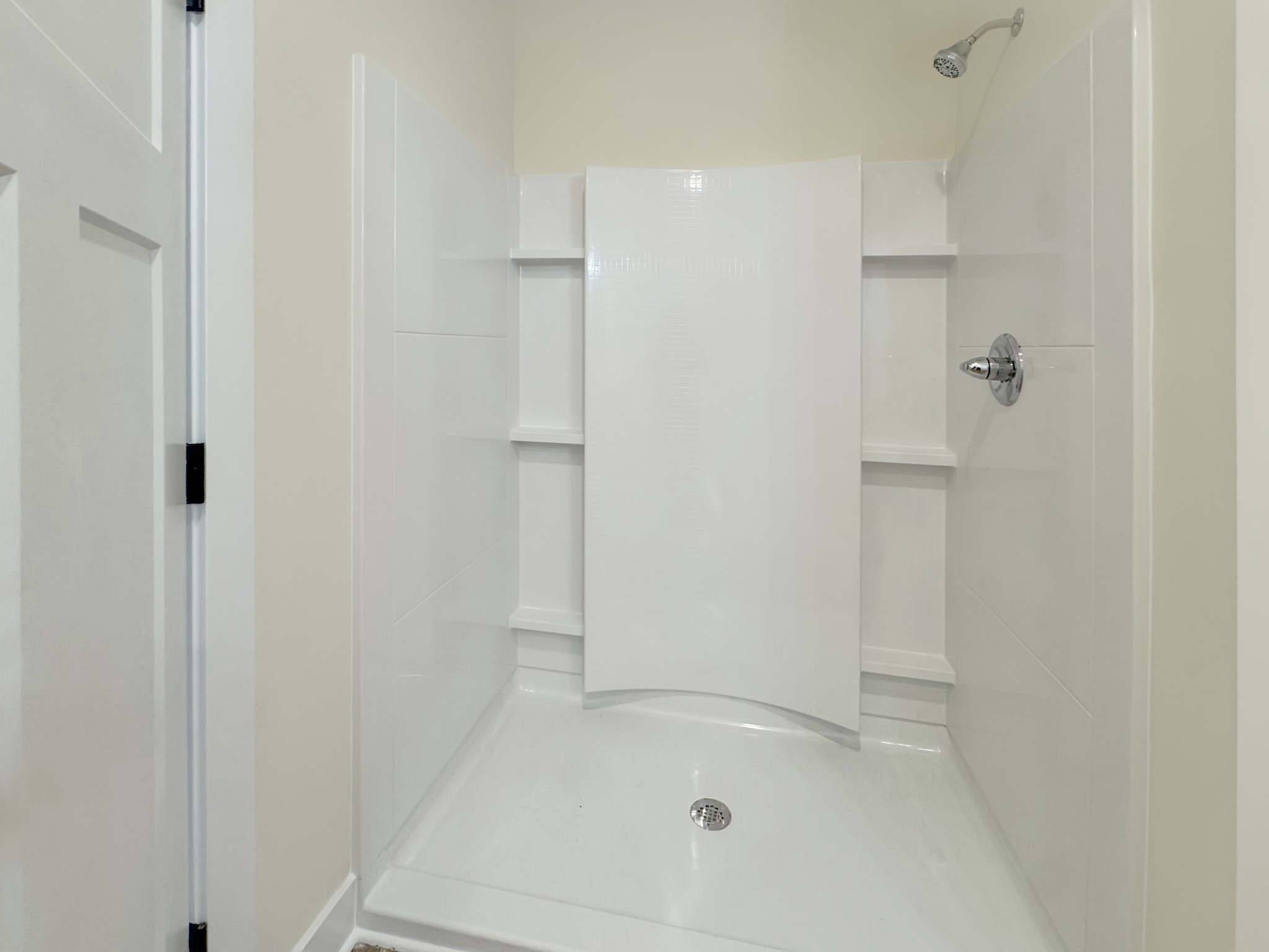 200 Hood Street Dover, TN 37058 - Photo 11 of 27 a bathroom with a bathtub