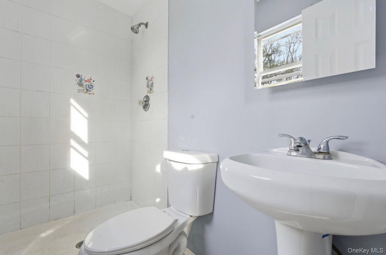 134 West Yaphank Road Coram, NY 11727 - Photo 10 of 19