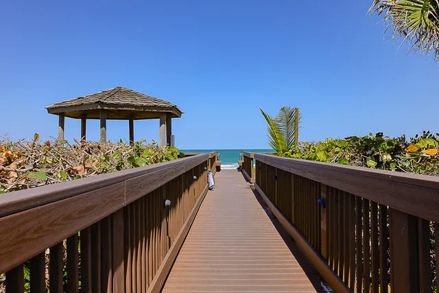 a view of a tennis court