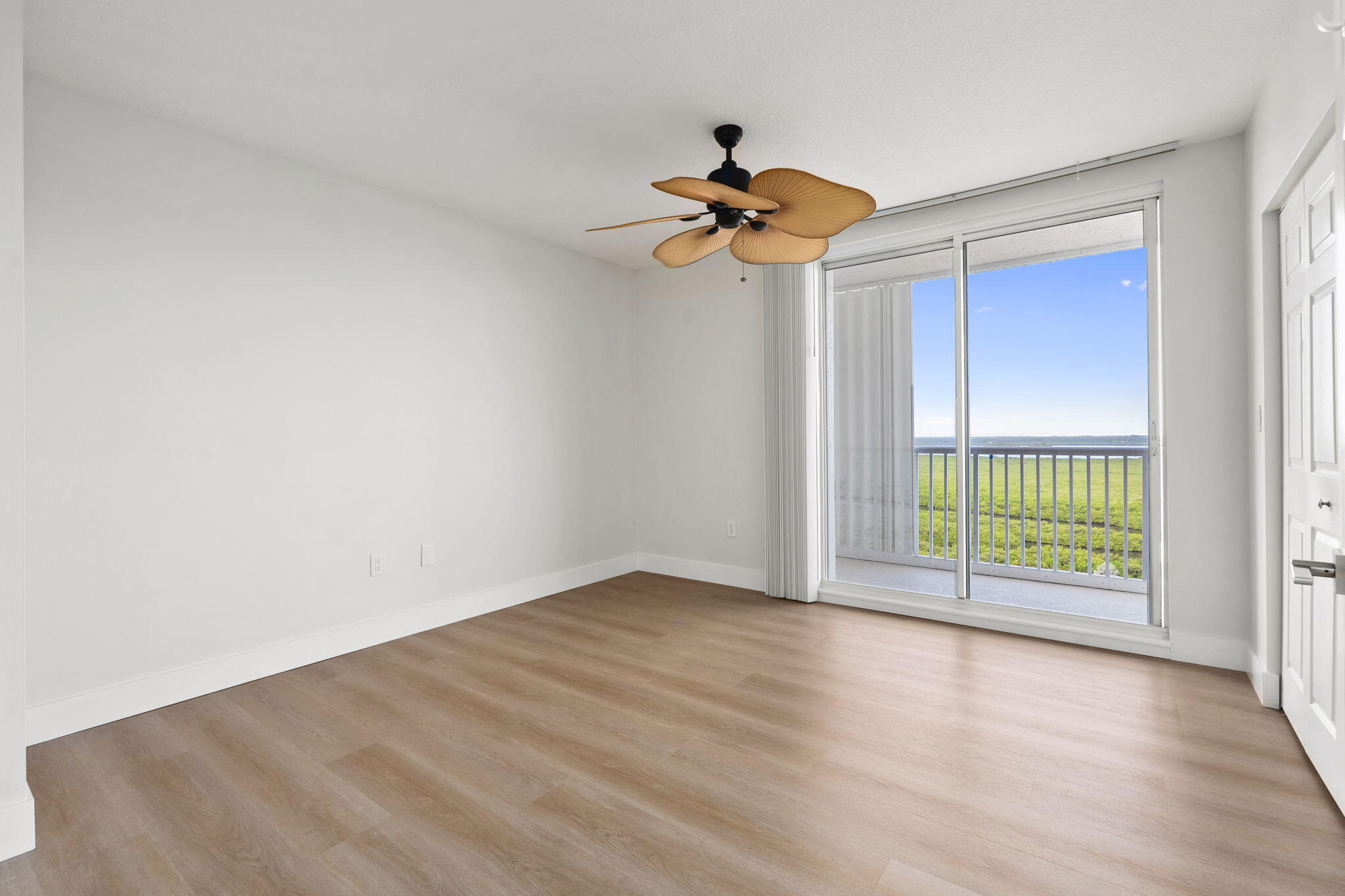 5051 North Hwy A1A, Unit PH24 Fort Pierce, FL 34949 - Photo 39 of 50 Guest Bedroom