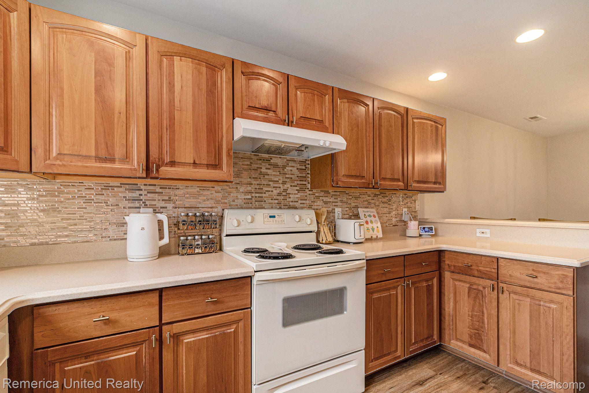 16822 Farmington Road Livonia, MI 48154 - Photo 13 of 25