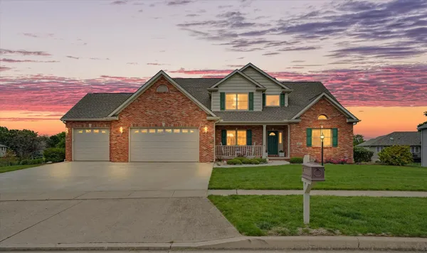 $575,000 | 1402 East Alydar Drive, Mahomet, IL 61853