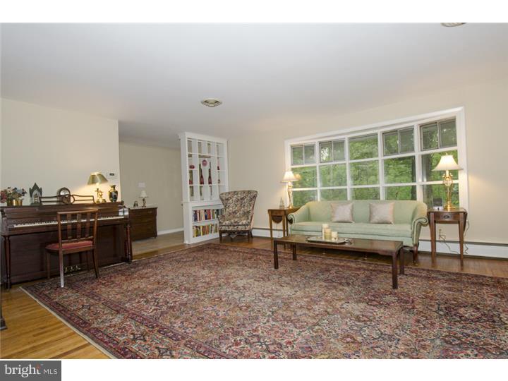 460 Howellville Road Berwyn, PA 19312 - Photo 2 of 25 Living Room