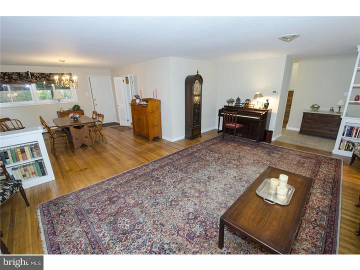 460 Howellville Road Berwyn, PA 19312 - Photo 4 of 25 Living Room