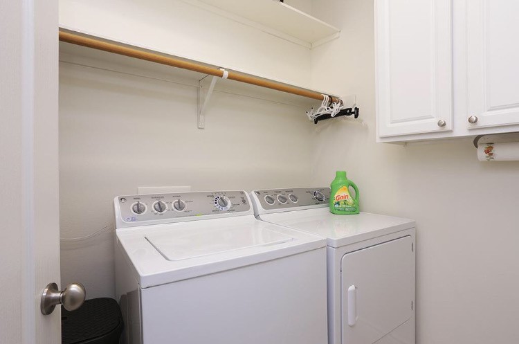 1403 Rosedale Street Houston, TX 77004 - Photo 18 of 18 a utility room with dryer and washer