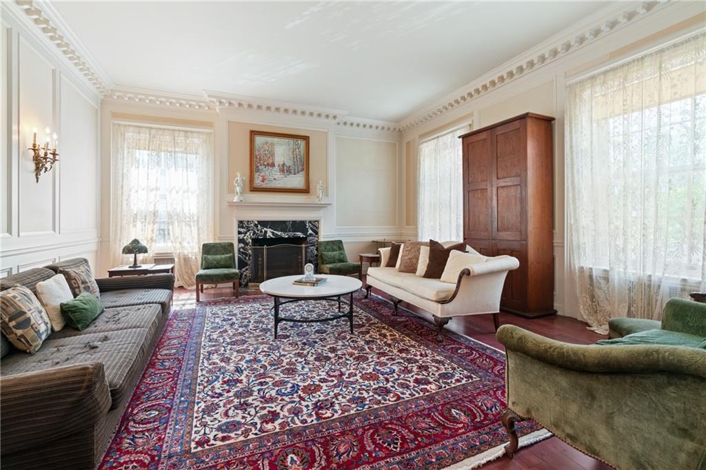 5238 Ellsworth Avenue Pittsburgh, PA 15232 - Photo 10 of 47 a living room with furniture and a couch