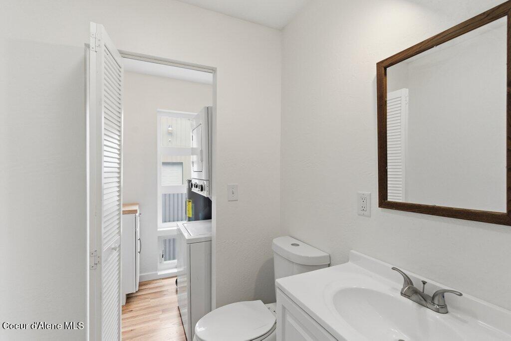 605 Hunter Street Mullan, ID 83846 - Photo 8 of 20 605mainfloorhalfbath