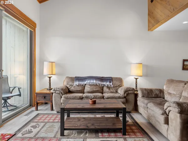 $1,200,000 | 12900 Hawks Beard, Unit 13, Sisters, OR 97759