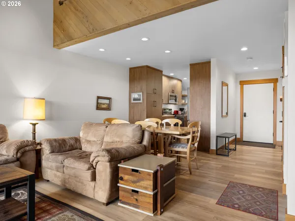 $1,200,000 | 12900 Hawks Beard, Unit 13, Sisters, OR 97759