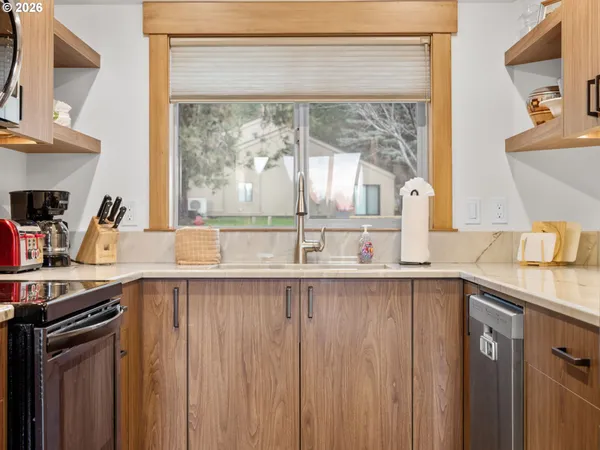 $1,200,000 | 12900 Hawks Beard, Unit 13, Sisters, OR 97759