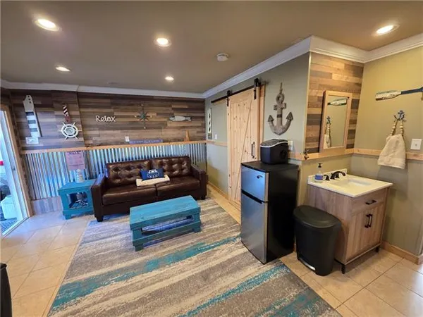 $2,400 | 127 Highway 22, Unit E12, Madisonville, LA 70447