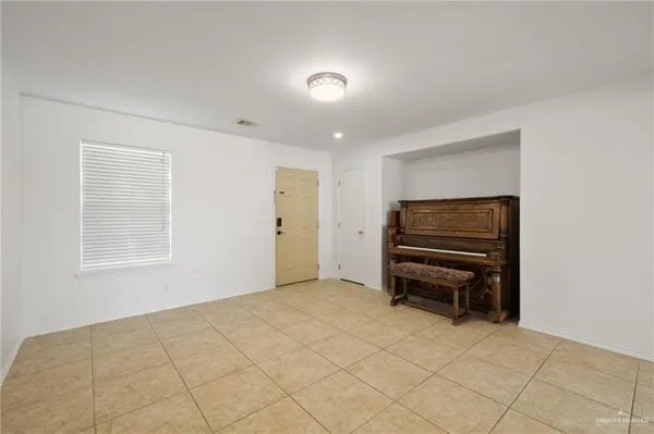 a view of empty room with furniture and air conditioner vent