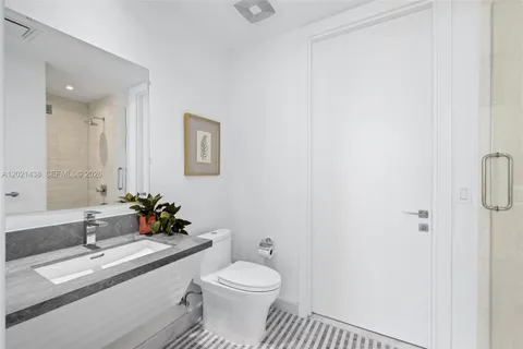 $990,000 | 700 Northeast 26th Terrace, Unit 2105, Miami, FL 33137