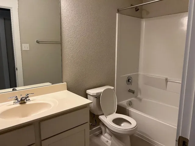 $2,250 | 218 Sintra Lk Way, Rosenberg, TX 77469