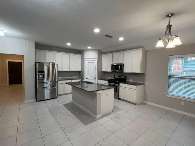 $2,250 | 218 Sintra Lk Way, Rosenberg, TX 77469