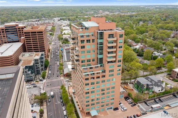 $4,795 | 8025 Maryland Avenue, Unit 3D, St. Louis, MO 63105