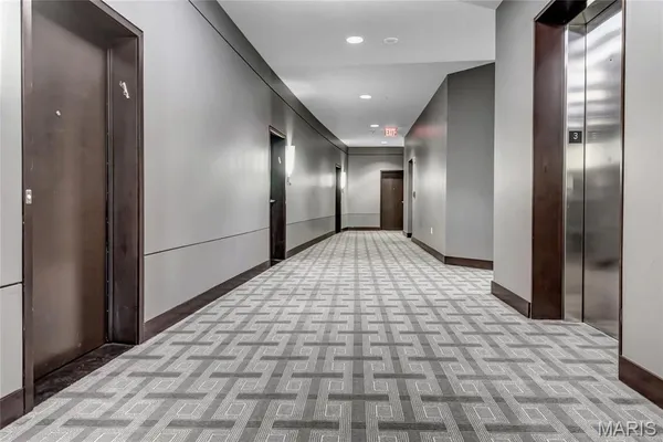 $4,795 | 8025 Maryland Avenue, Unit 3D, St. Louis, MO 63105