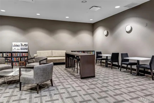 $4,795 | 8025 Maryland Avenue, Unit 3D, St. Louis, MO 63105