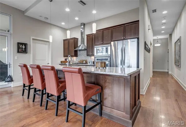 $4,795 | 8025 Maryland Avenue, Unit 3D, St. Louis, MO 63105