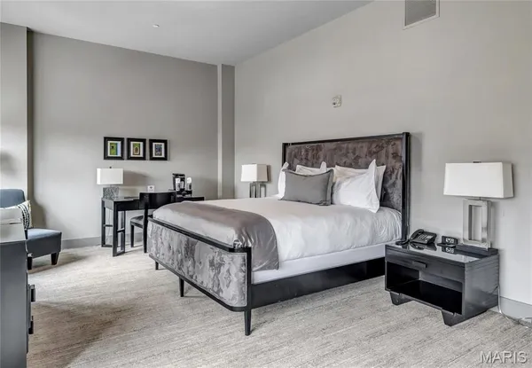 $4,795 | 8025 Maryland Avenue, Unit 3D, St. Louis, MO 63105