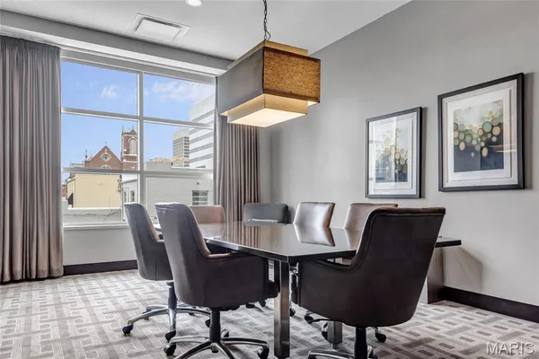 $4,795 | 8025 Maryland Avenue, Unit 3D, St. Louis, MO 63105