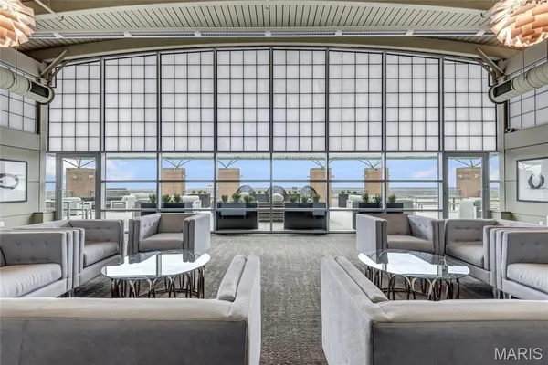 $4,795 | 8025 Maryland Avenue, Unit 3D, St. Louis, MO 63105