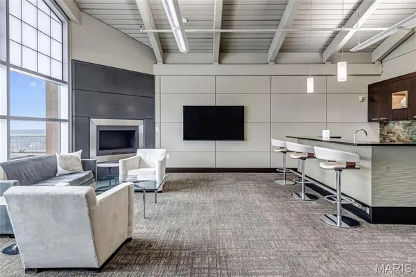 $4,795 | 8025 Maryland Avenue, Unit 3D, St. Louis, MO 63105