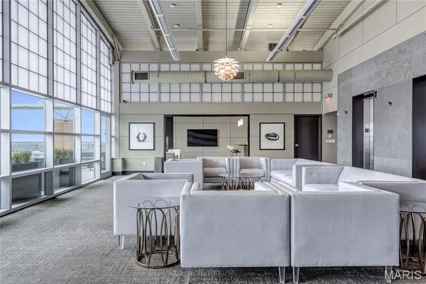 $4,795 | 8025 Maryland Avenue, Unit 3D, St. Louis, MO 63105