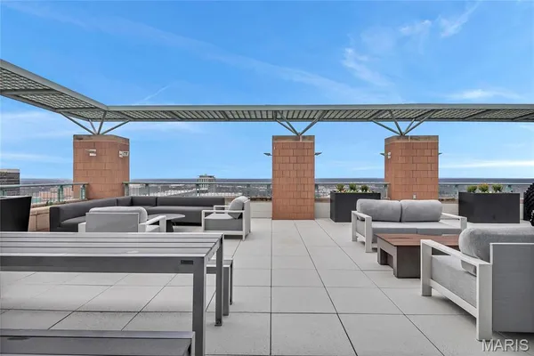 $4,795 | 8025 Maryland Avenue, Unit 3D, St. Louis, MO 63105