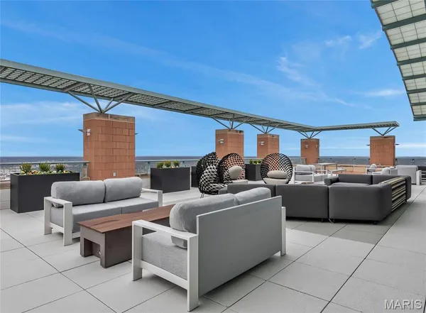 $4,795 | 8025 Maryland Avenue, Unit 3D, St. Louis, MO 63105