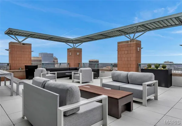 $4,795 | 8025 Maryland Avenue, Unit 3D, St. Louis, MO 63105